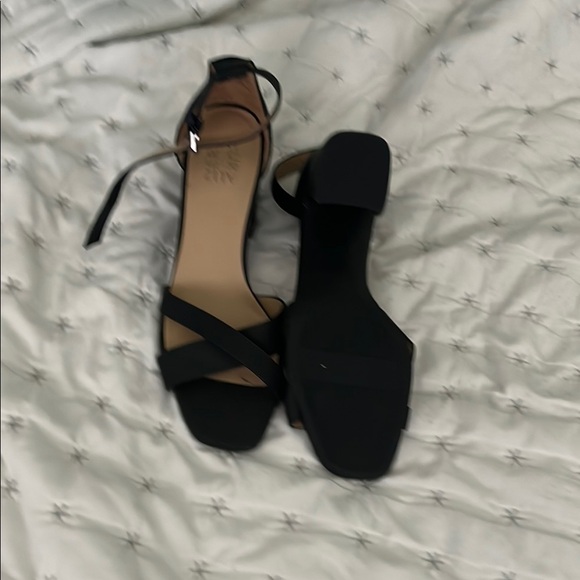 NWOT Elegant Black Strappy Heels - Picture 3 of 3